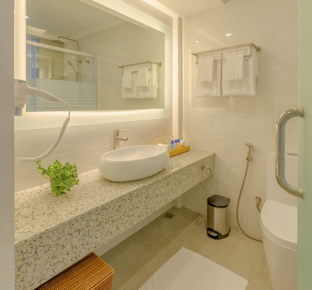 ดิกูเวลี มัลดีฟส์ Hotel ดิห์กูราห์ ภายนอก รูปภาพ